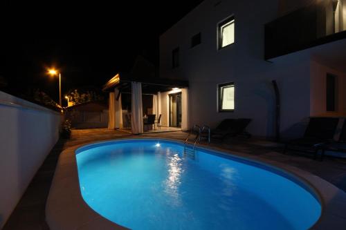 Басейн в или близо до Villa Essenza Rossa in Vodice only 650 meters from the beach