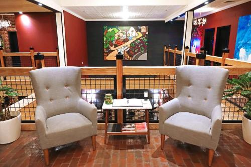 A seating area at Henry Norman Hotel