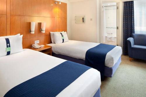 A bed or beds in a room at Holiday Inn Basingstoke, an IHG Hotel