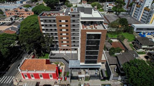 Vue de tête d'un bâtiment d'une ville dans l'établissement Easy Life Campus PUC by Xtay: Sua moradia em Curitiba, à Curitiba