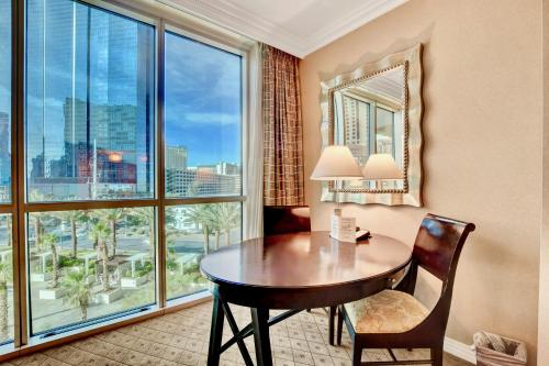 Foto da galeria de Strip View Suites - No Resort Fee ! em Las Vegas