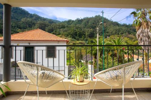 Una imagen general de la montaña o una montaña tomada desde la casa de vacaciones