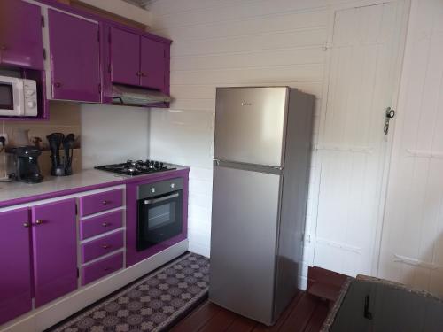 A kitchen or kitchenette at Joli appartement