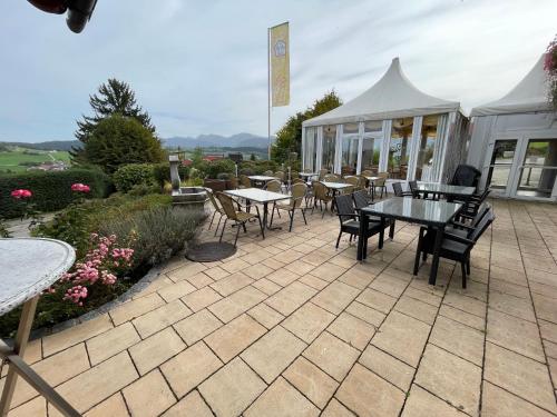 Un balcón o terraza en Hotel JMS Holiday Allgäu