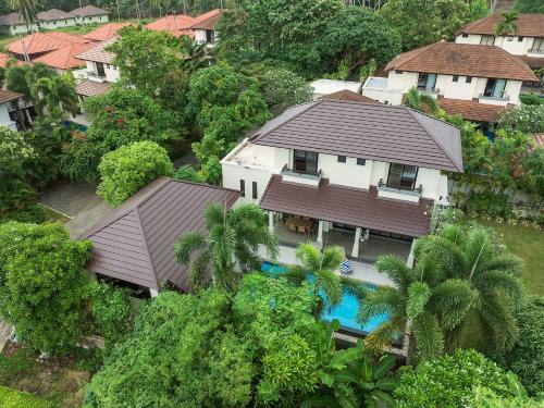 A piscina localizada em Villa Decor ou nos arredores