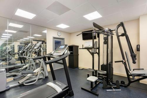 The fitness centre and/or fitness facilities at Best Western Plus Reading Inn & Suites