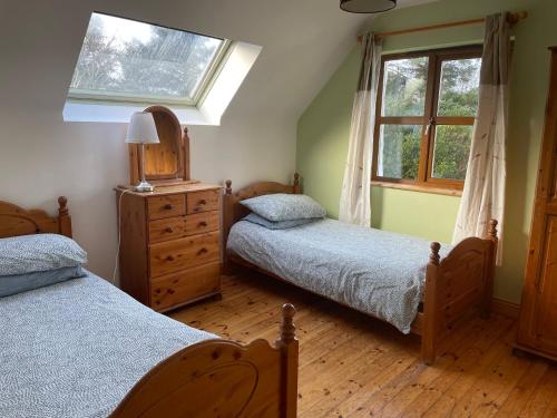 Una cama o camas en una habitación de Letterfrack Farm Cottage in village on a farm beside Connemara National Park