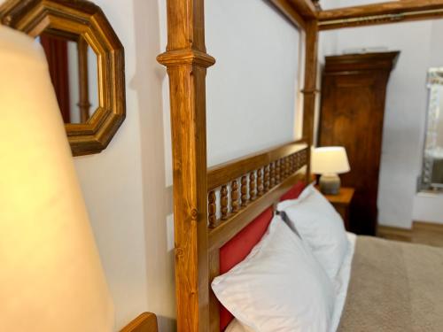 Tempat tidur dalam kamar di Zentrum Vintage Appartments