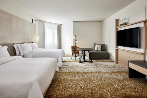 โทรทัศน์และ/หรือระบบความบันเทิงของ The Westin Grand Frankfurt