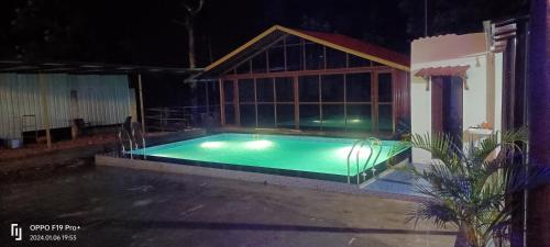 Piscina a Nemmadhi Homestay o a prop