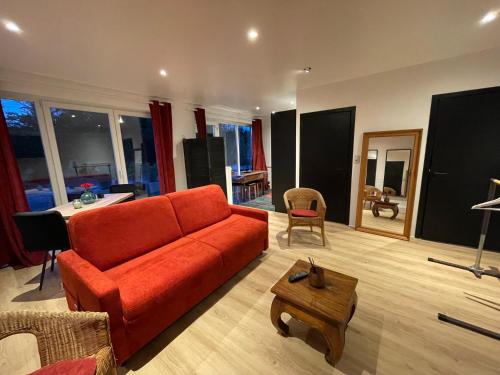 a living room with a red couch and a table at Flat vane & Soun in Waterloo