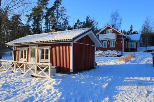 Cottage Charm - Cozy Getaway in the Archipelago iarna