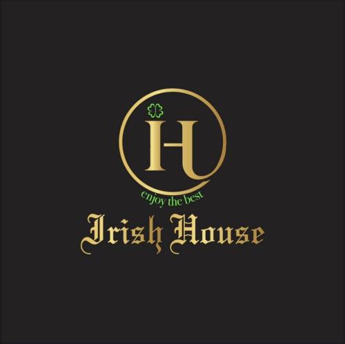 Irish House في سينيا: شعار ذهبي مع كلمات مستمرة في الاستخدام الجوع