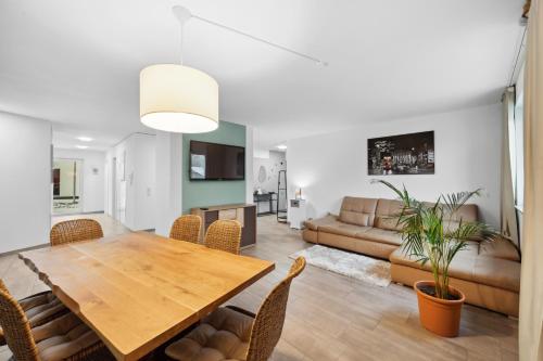 En TV eller et underholdningssystem på Sali Homes AM14 großes Apartment mit Terrasse im Zentrum