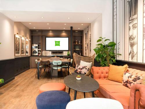 O zonă de relaxare la Ibis Styles Hotel Paris Gare de Lyon Bastille