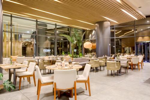 Majoituspaikan DoubleTree by Hilton Porto Alegre ravintola tai vastaava paikka