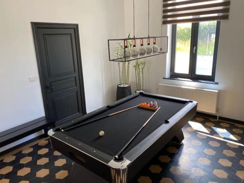 La Maison Blanche tesisinde bir bilardo masası