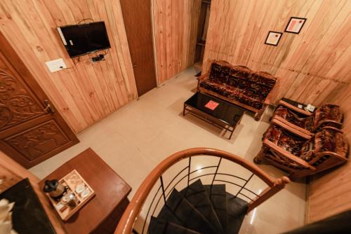 an overhead view of a living room with a couch and a television at Vivera Highlands in Kodaikānāl