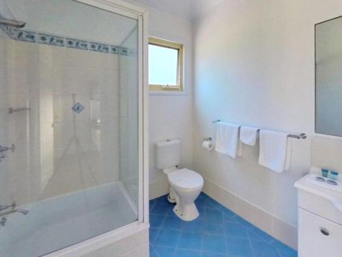 Batemans Bay Marina Resort tesisinde bir banyo