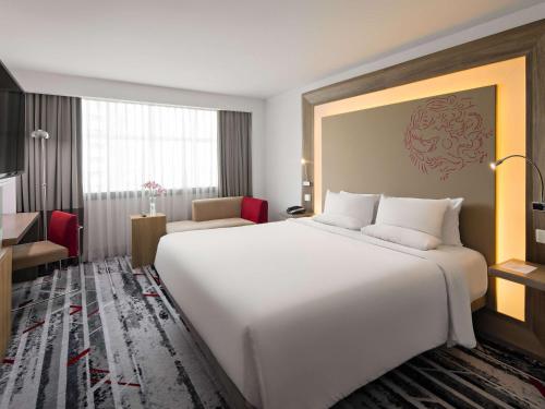 A bed or beds in a room at Novotel Jakarta Gajah Mada