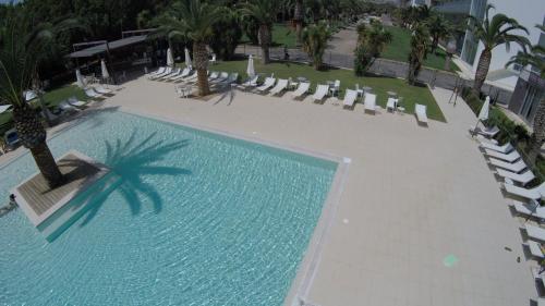 Piscina de la sau aproape de Eureka Palace Hotel Spa Resort