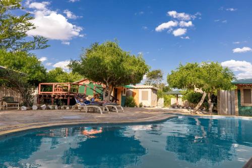 Kolam renang di atau di dekat Sentrim Tsavo Lodge