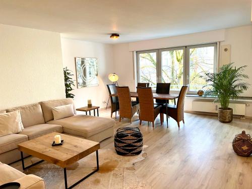 Stylish, cosy flat close to Cologne City Center休息區