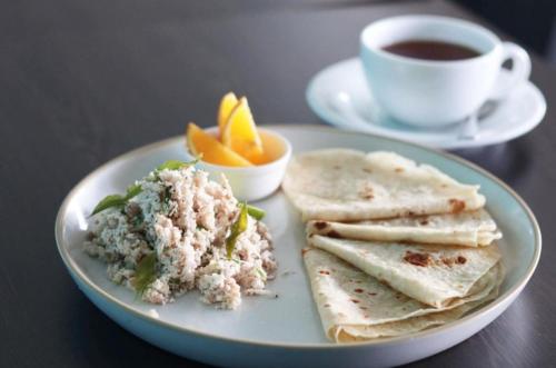 Makanan di atau berdekatan hotel