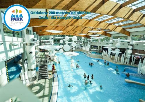 Bazén v ubytování AQUA HOUSE nebo v jeho okolí