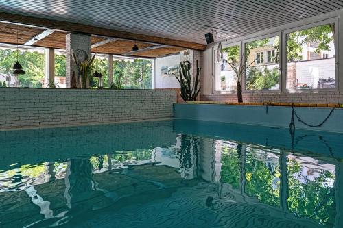 The swimming pool at or close to HOLI DAY SPA 2-Bett Zimmer App 3