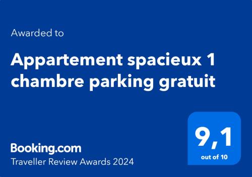 um sinal azul que diz nomeação especialista em estacionamento em Appartement spacieux 1 chambre parking gratuit em Valence