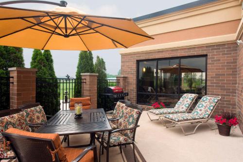 Un balcón o terraza en Hampton Inn & Suites Crawfordsville