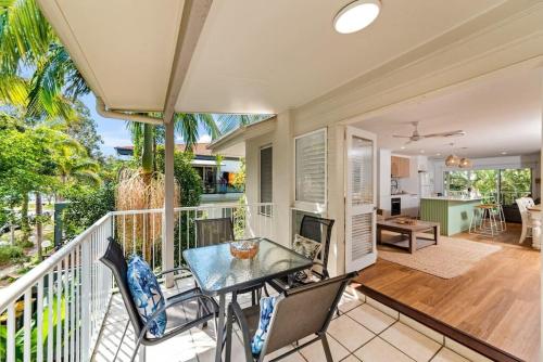 Large Noosaville Gem - Off Gympie Terrace tesisinde bir balkon veya teras