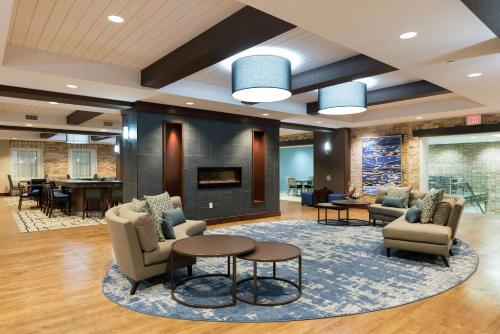 Χώρος καθιστικού στο Homewood Suites by Hilton Grand Rapids Downtown