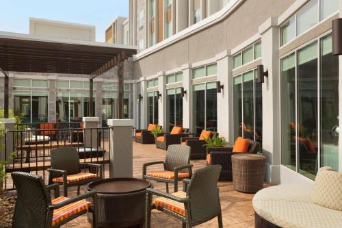 Ruang duduk di Hilton Garden Inn Houston-Baytown