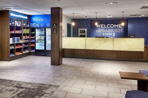 Majutusasutuses Hampton Inn Newark Airport olev sertifikaat, autasu, silt või muu dokument