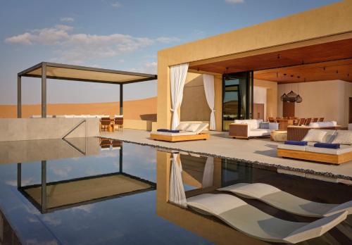 A piscina localizada em The Ritz-Carlton Ras Al Khaimah, Al Wadi Desert ou nos arredores