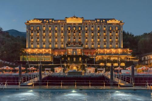 Piscina de la sau aproape de Grand Hotel Tremezzo