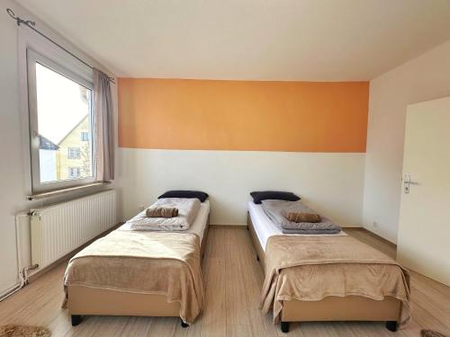 Tempat tidur dalam kamar di Cozy Room in a Sharing Apartment WG in the black forest