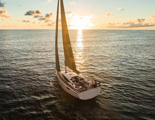 Un paisaje natural cerca del barco