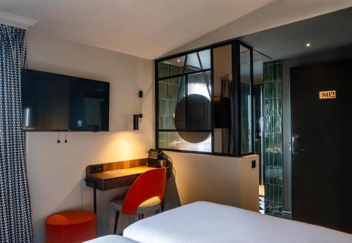 Hotel Flanelles Paris में एक कमरे में एक या कई बेड