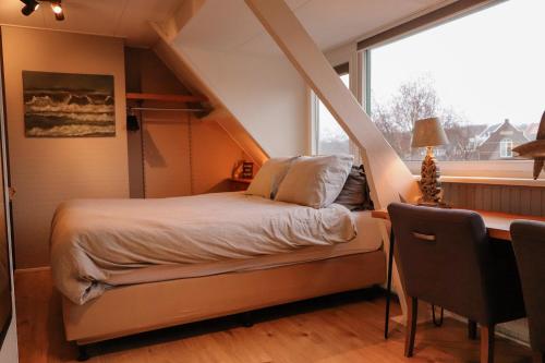 Cama ou camas em um quarto em B&B Zee-en-Zo Noordwijk