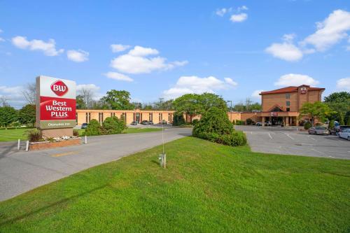 a sign for a hotel in a parking lot at Best Western Plus Otonabee Inn in Peterborough