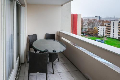 Un balcón o terraza en Appartement moderne, proche du Parc de la tête d'Or et de Lyon