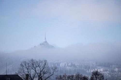 O vedere generală la munți sau o vedere la munte luată de la acest hotel