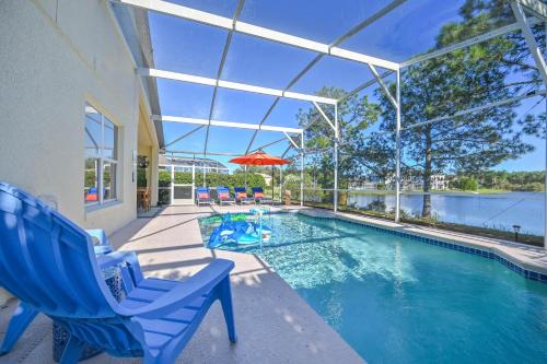 Bazen u objektu Disney World Getaway: 4 Br - Sunroof - BBQ Bliss ili u blizini