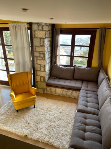 พื้นที่นั่งเล่นของ Delphi Gorge-view Chalet, Arachova