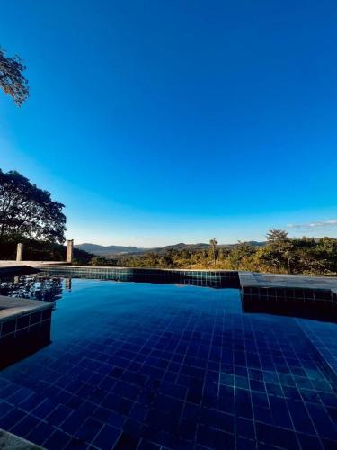 A piscina localizada em Estância Vista dos Pireneus ou nos arredores