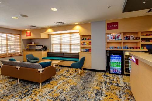 Area tempat duduk di TownePlace Suites Denver Southwest/Littleton