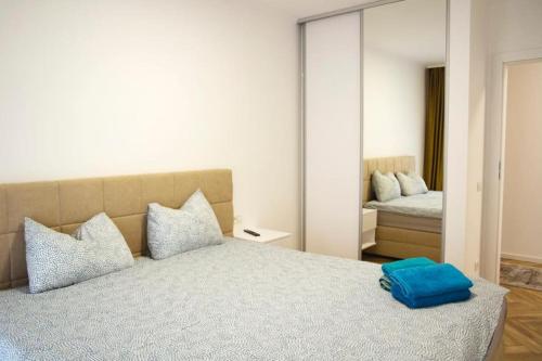 Cama ou camas em um quarto em 6 DOC Dream Apartment 6 +Parcare